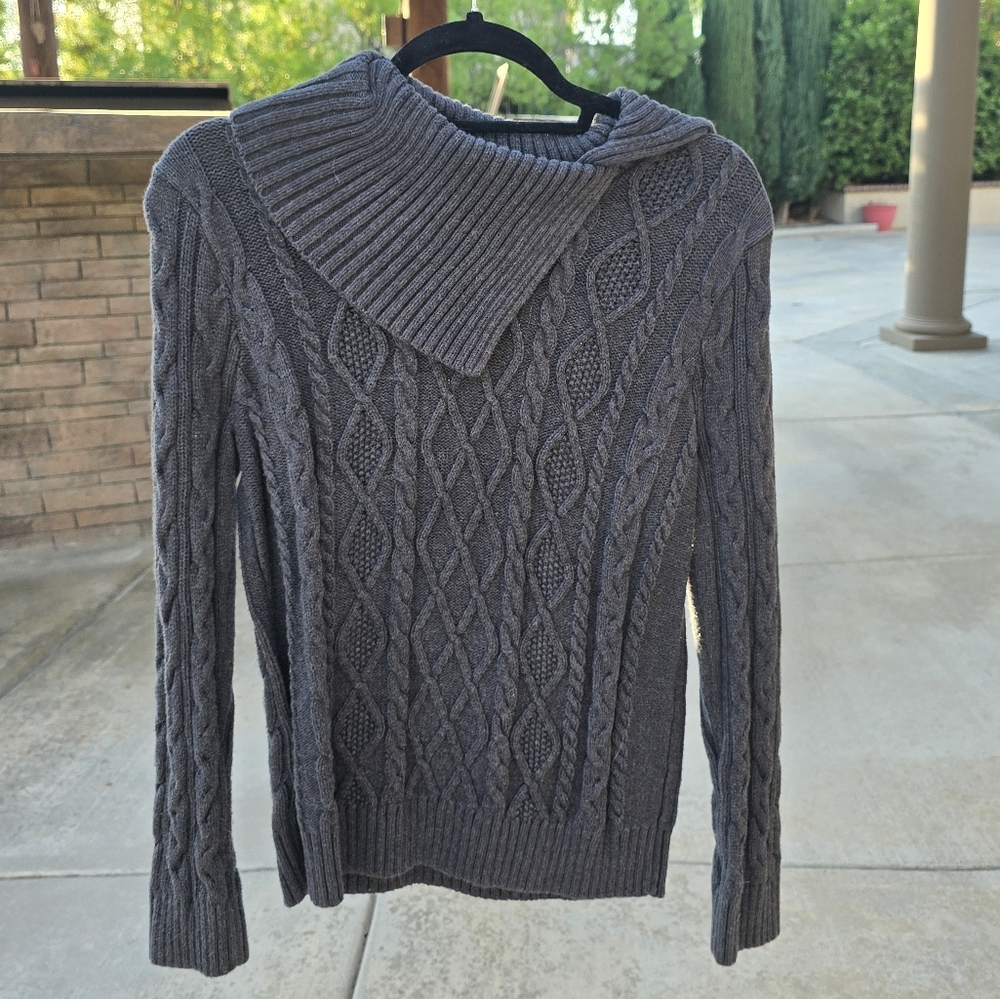 JEANNE PIERRE Gray Crewneck Cable Knit Pullover
